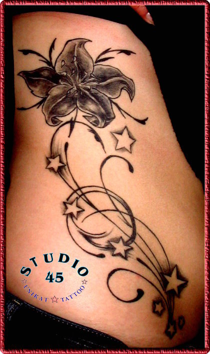 Blume Abstrakt Sterne Seite Tattoo Recklinghausen STUDIO 45