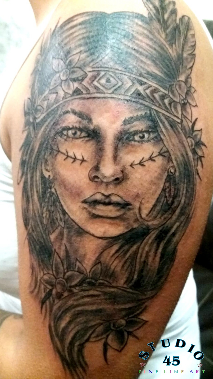 Indianerin Squaw Oberarm Tattoo Recklinghausen STUDIO 45