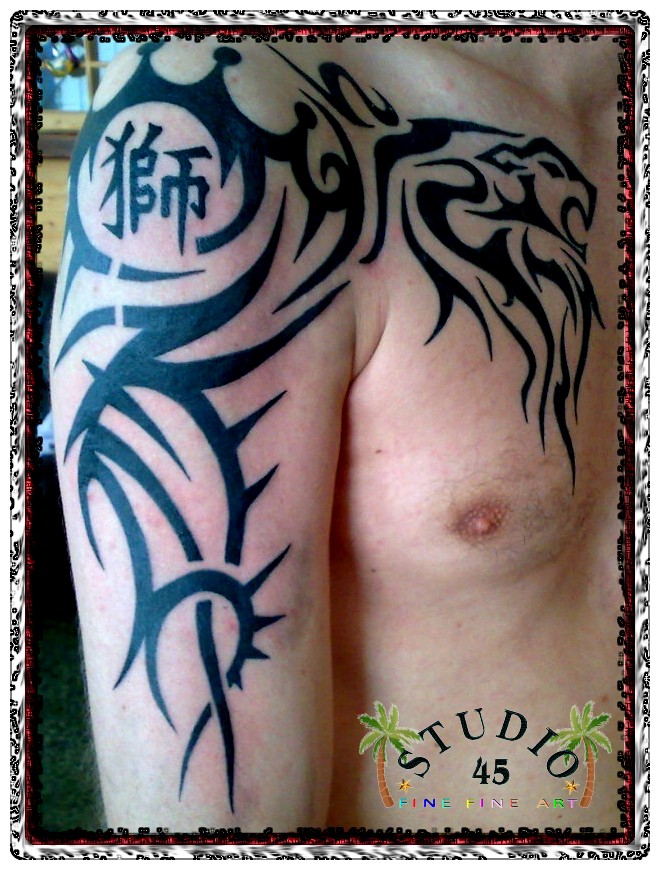Leo Tribal Brust Schulter Tattoo Recklinghausen STUDIO 45