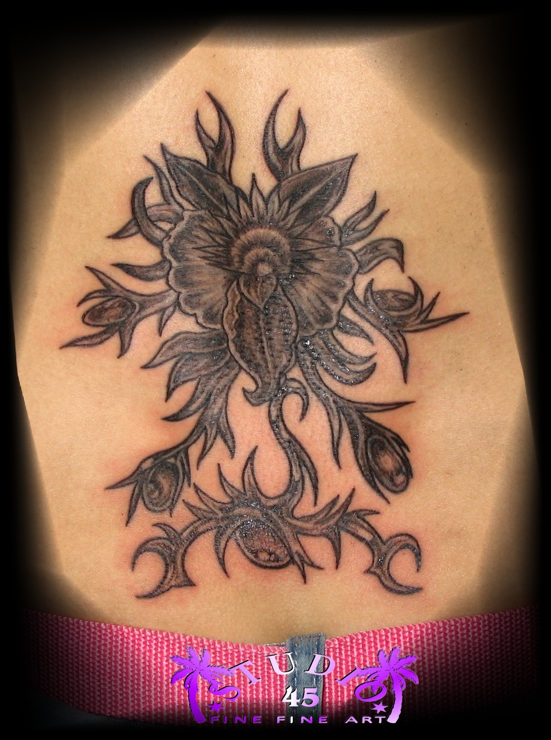 Steiß Orchidee Tattoo Recklinghausen STUDIO 45