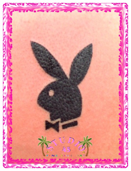 Rücken Tattoo Playboy Bunny Black Symbol Recklinghausen STUDIO 45