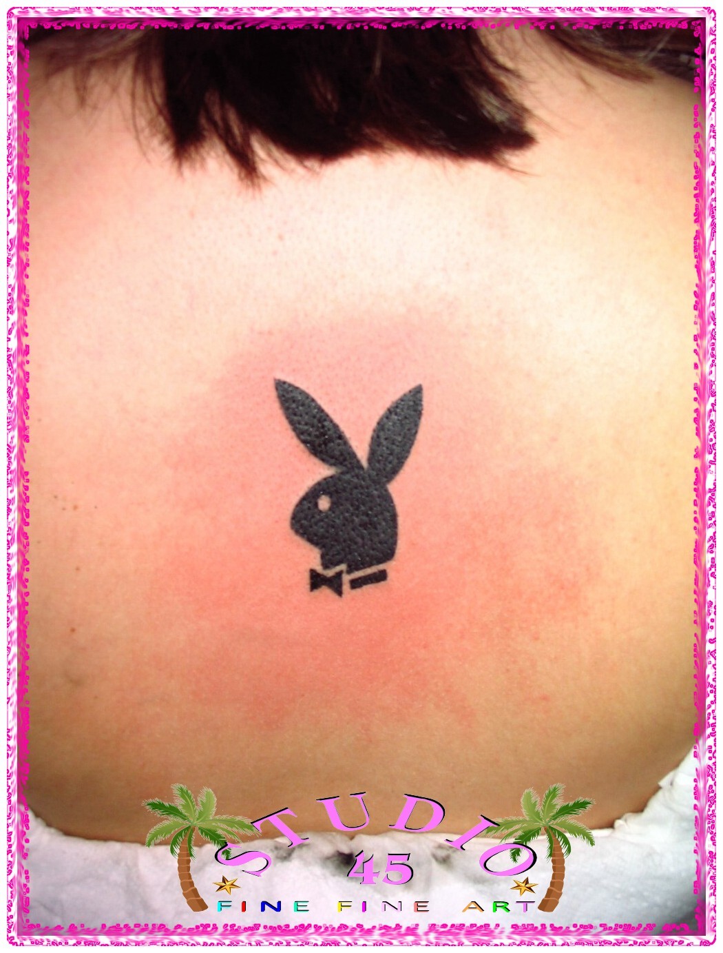 Rücken Tattoo Playboy Bunny Black Veredelung